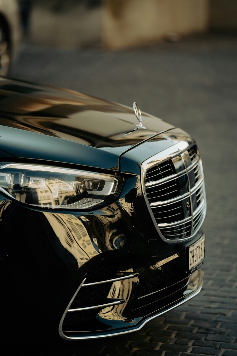 Calandre d'une berline Mercedes de représentation